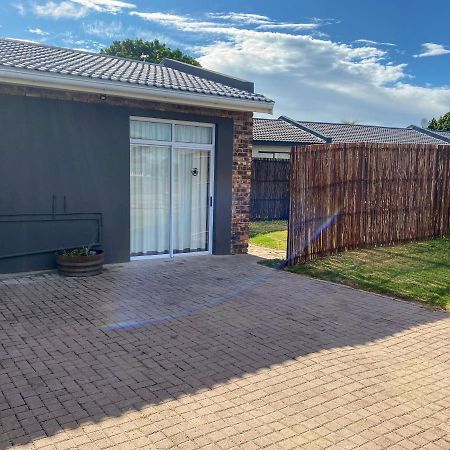 Adventure Apartment - Colchester - 5Km From Elephant Park Buitenkant foto