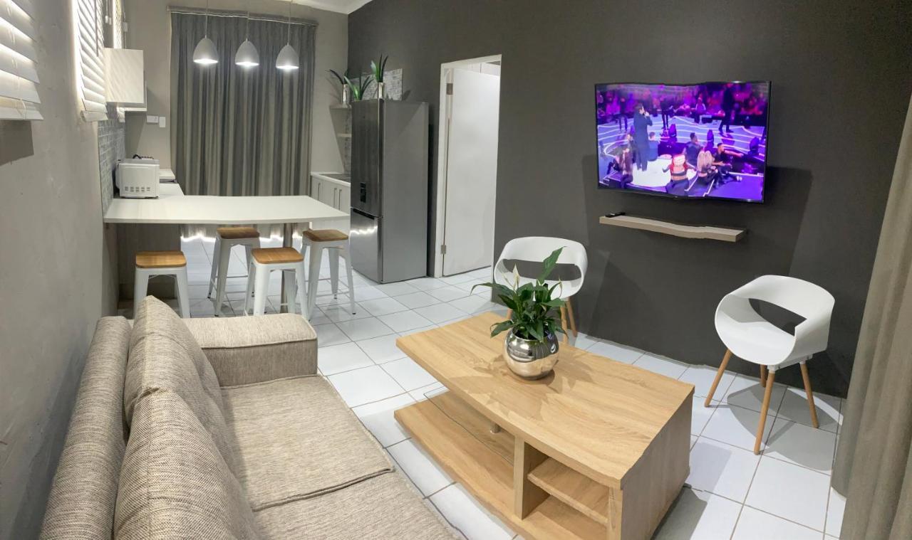 Adventure Apartment - Colchester - 5Km From Elephant Park Buitenkant foto