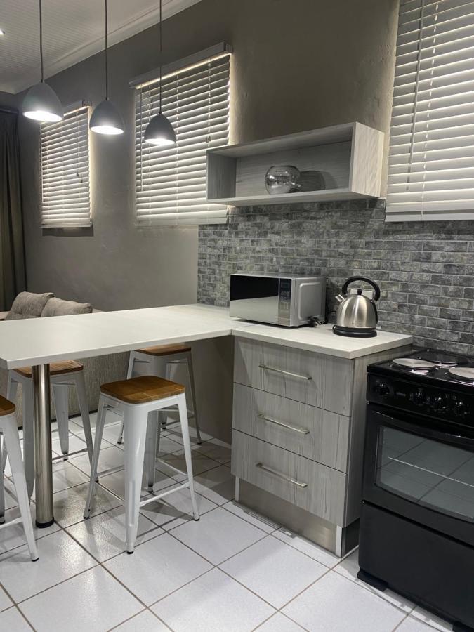 Adventure Apartment - Colchester - 5Km From Elephant Park Buitenkant foto