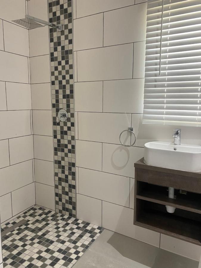 Adventure Apartment - Colchester - 5Km From Elephant Park Buitenkant foto