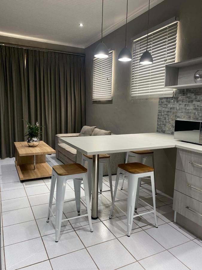 Adventure Apartment - Colchester - 5Km From Elephant Park Buitenkant foto