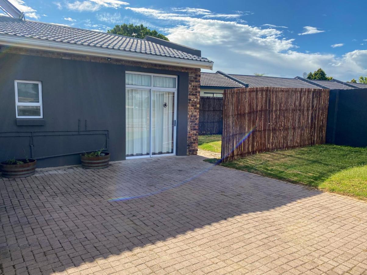 Adventure Apartment - Colchester - 5Km From Elephant Park Buitenkant foto